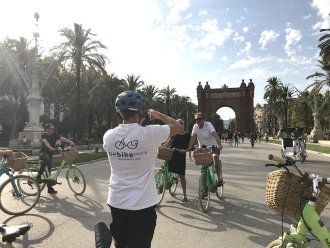 Barcelona: 1.5-Hour Sightseeing Tour by Bike/Electric Bike - Riding Through La Boqueria and Las Ramblas