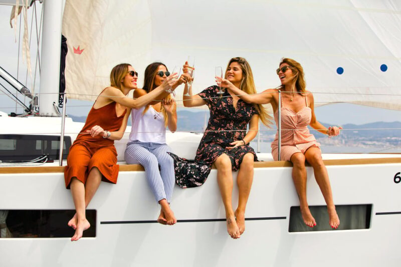 Barcelona 1 Hour Scenic Sailboat Tour With Snacks and Drinks - Meeting and Important Information