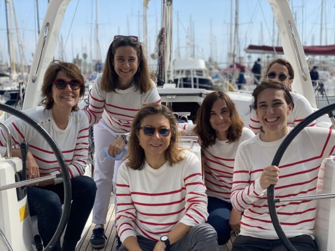 Barcelona 1 Hour Scenic Sailboat Tour With Snacks and Drinks - Sailing Adventure in Barcelona