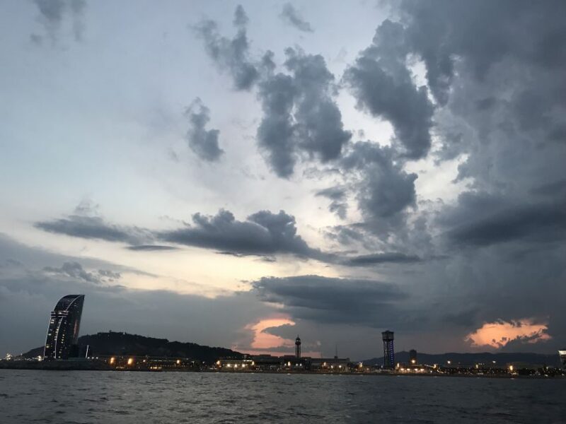 Barcelona: 1,5-Hour Sunset Cruise With Cava & Wine - Key Points