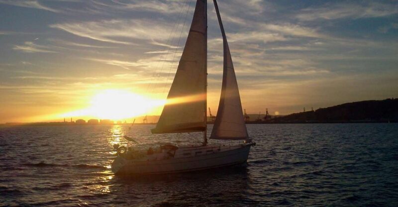 Barcelona: 1,5-Hour Sunset Cruise With Cava & Wine - Experience Highlights