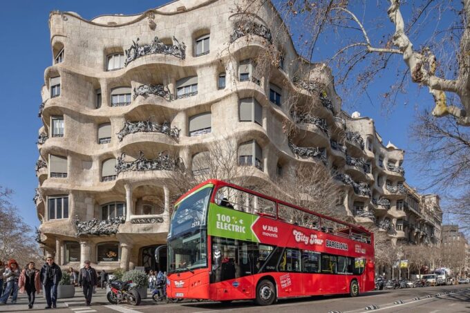 Barcelona: 24 or 48-Hour Hop-On Hop-Off Bus Tour - Traveling With Pets and Assistance Animals