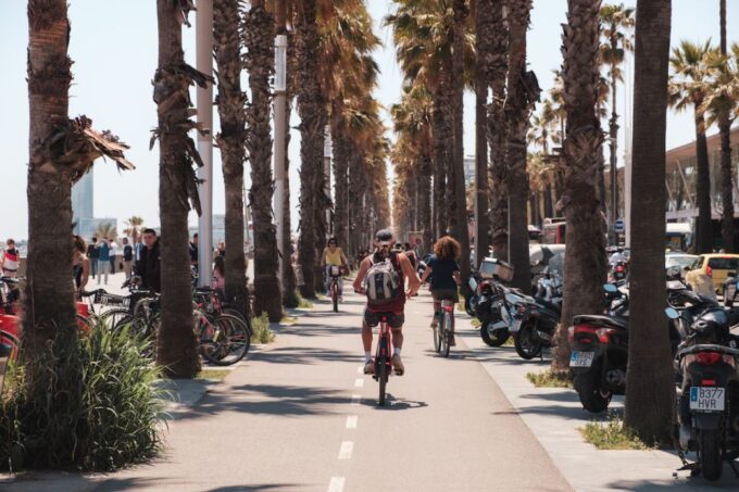Barcelona: 3-Hour Bike Tour With a Local Guide - Meeting Point and Duration