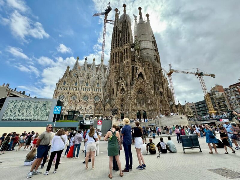Barcelona: Afternoon Sagrada Familia in Small Group - Meeting Point
