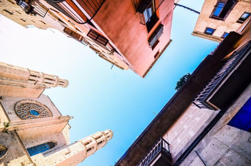 Barcelona: Agent 007 In-App Audio Tour (ENG) - Tour Features
