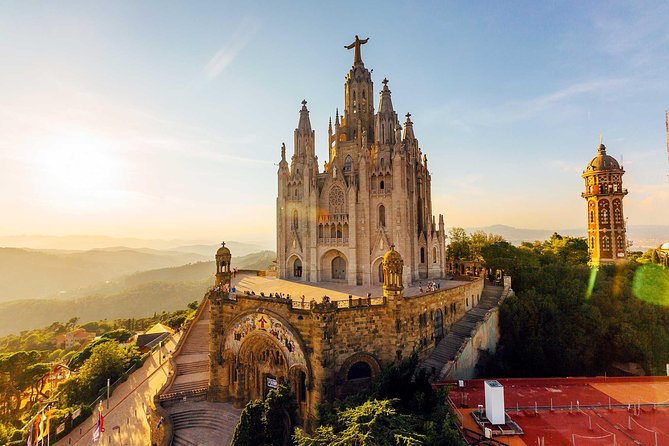 Barcelona Airport BCN Round-Trip Private Transfer by Luxury Van - Overview of the Transfer Service