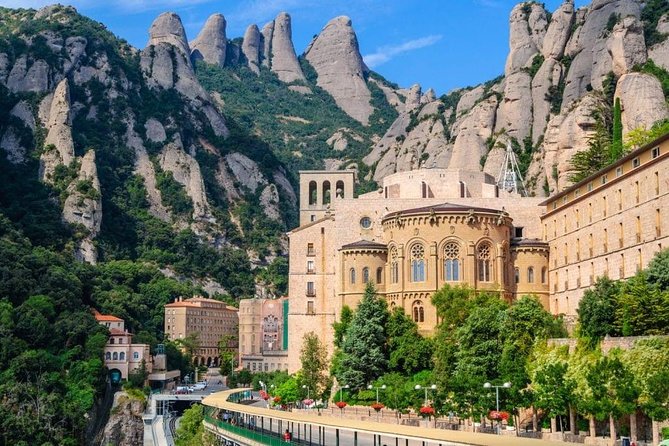 Barcelona Airport BCN Round-Trip Private Transfer by Luxury Van - Booking and Pricing Details