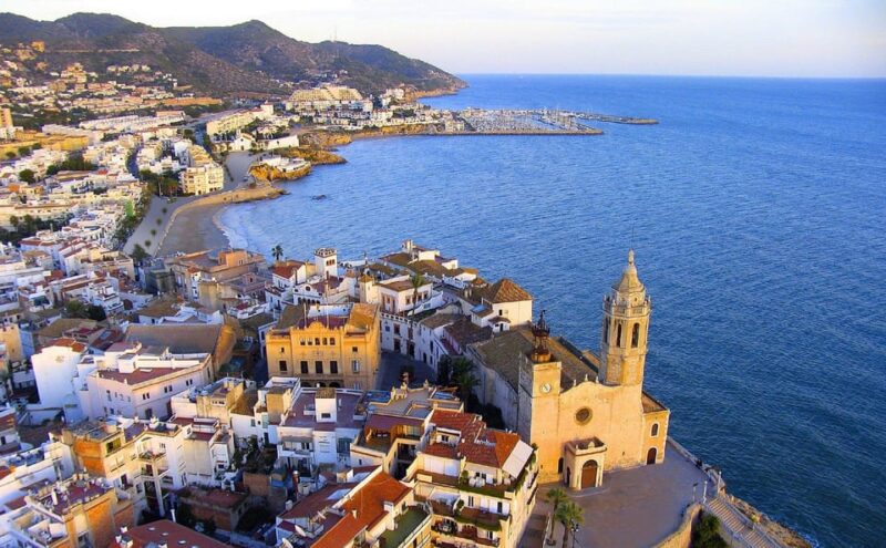 Barcelona AIRPORT: Holidays in SITGES - Key Points