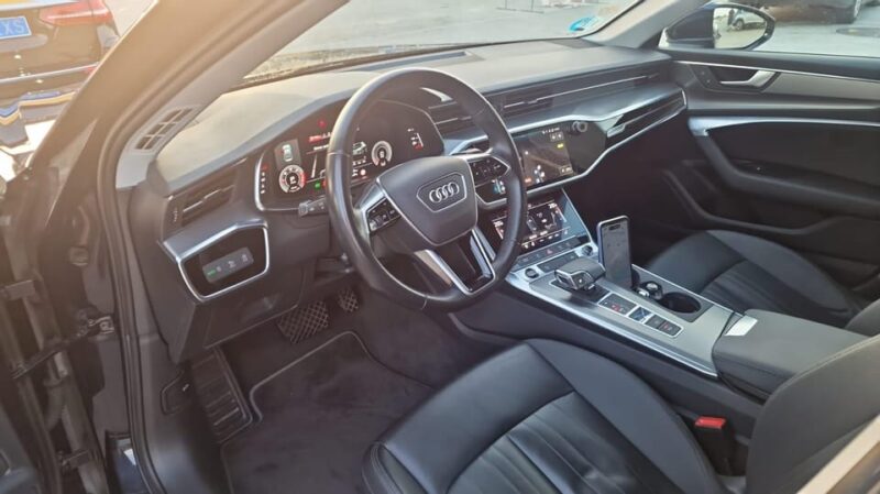 Barcelona Airport to Lloret Del Mar - Vehicle Options
