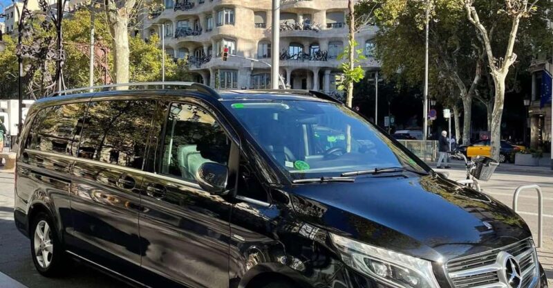 Barcelona: Airport Transfer 1 - 7 Passengers - Key Points