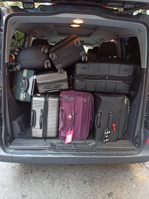 Barcelona: Airport Transfer 1 - 7 Passengers - Booking Flexibility