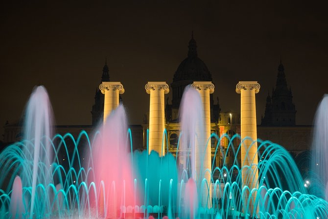 Barcelona Best Views: Old Town, Cable Car, Montjuic Castle & Magic Fountain Show - Tour Duration and Accessibility