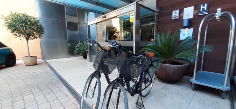 Barcelona: Bike Rental With Delivery and Pickup - Guided Experiences