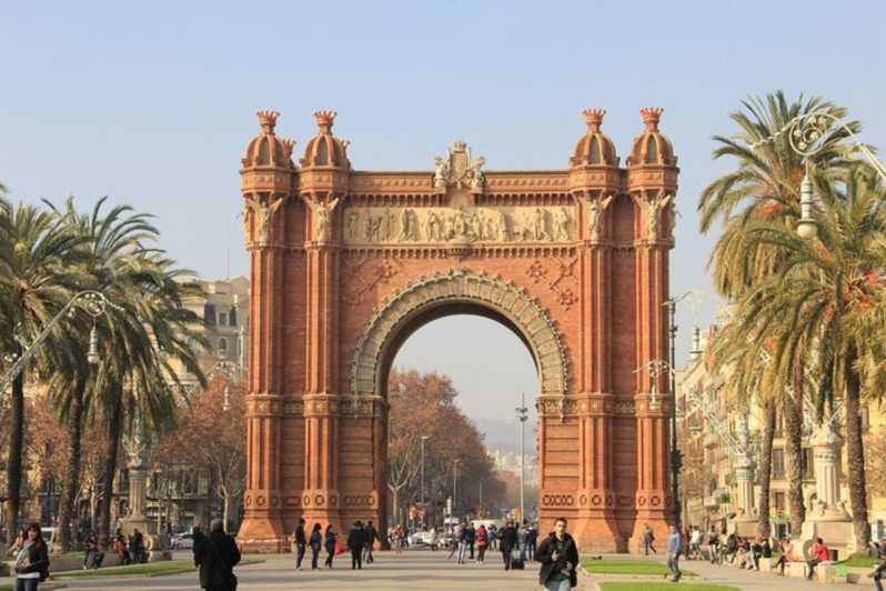 Barcelona : Bike Tour With A Guide - Insights From Local Guide
