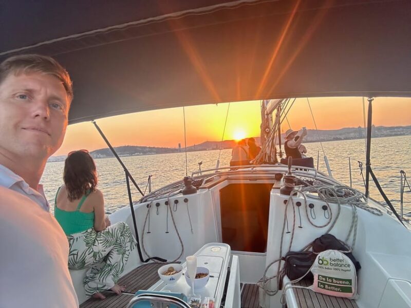 Barcelona: Boat Trip With Champagne - Key Points