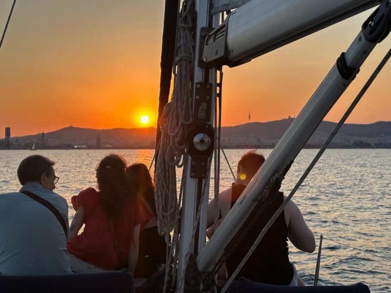 Barcelona: Boat Trip With Champagne - Experience Highlights