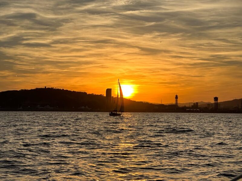 Barcelona: Boat Trip With Champagne - Onboard Amenities
