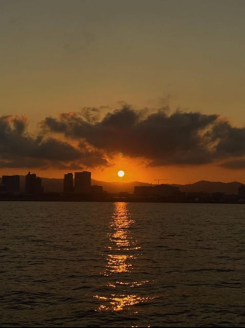 Barcelona: Boat Trip With Champagne - Tips for an Unforgettable Boat Trip