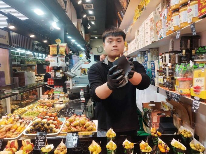 Barcelona: Boqueria Market & Barrio Gotico Street Food Tour - Culinary Discoveries