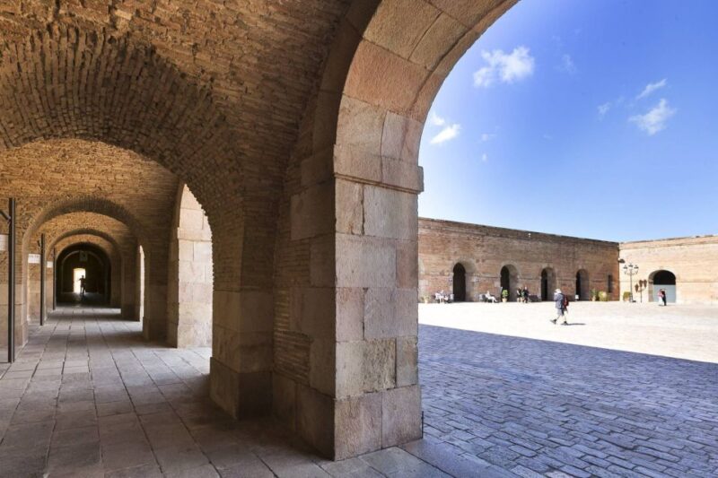 Barcelona Cable Car Sky Views, Magic Fountain & Castle Visit - Discovering Montjuic Castle