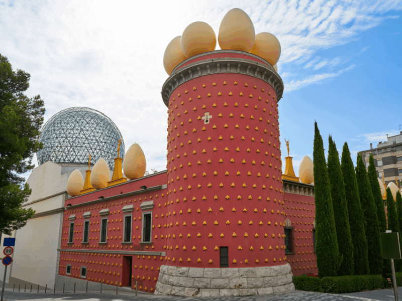 Barcelona: Carcassonne & Dali Tour - Dalí Theatre and Museum: Surrealist Wonders
