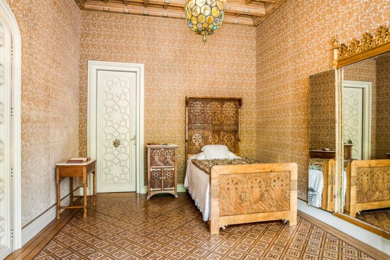 Barcelona: Casa Amatller Guided Visit With Chocolate Gift - Guided Tour Details