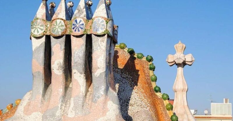 Barcelona: Casa Battló, La Pedrera, & Chocolate Tasting Tour - Appreciating the Rooftop Views