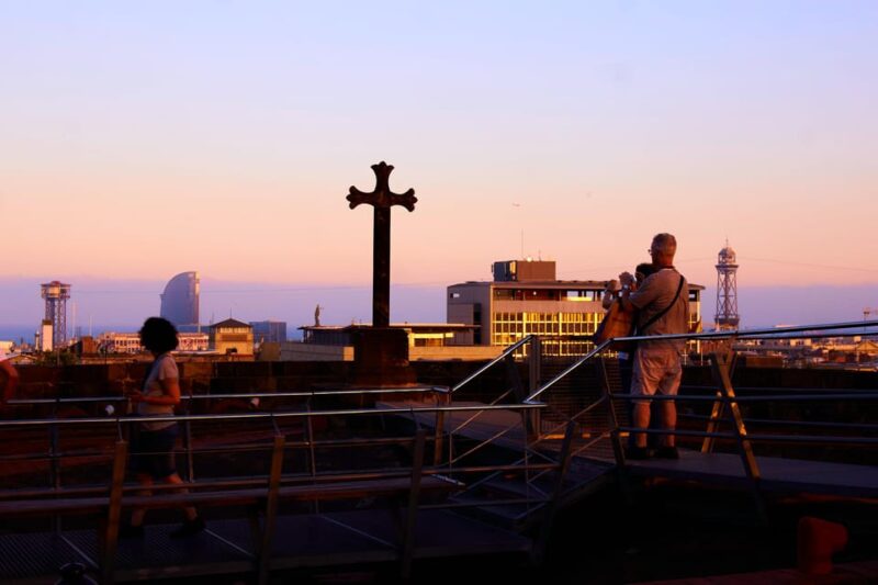 Barcelona Cathedral: Sunrise Tour & Traditional Breakfast - Key Points