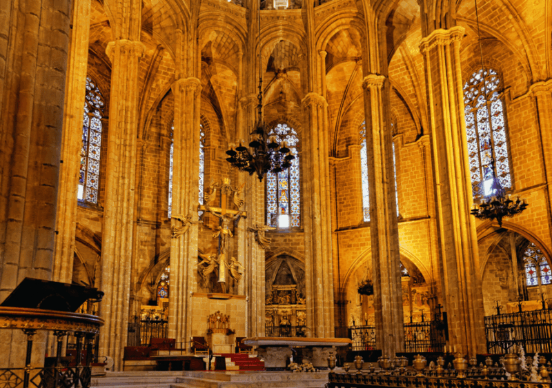 Barcelona Cathedral: Sunrise Tour & Traditional Breakfast - Cathedral History and Architecture