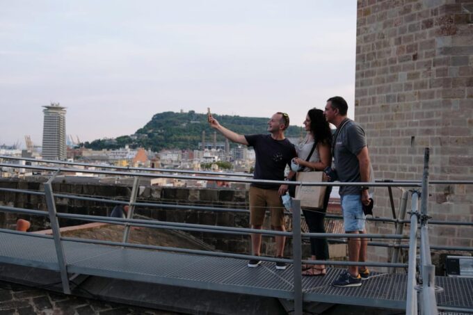 Barcelona Cathedral: Sunrise Tour & Traditional Breakfast - Exploring the Cloister and Saint Lucias Chapel