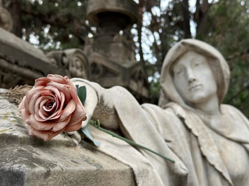 Barcelona: Cemetery Tour - Gothic Graves & Local History - Fossar De La Pedrera Memorial