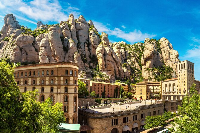 Barcelona City Card With 30+Attractions, Tours and Hop on Hop off - Transportation Options