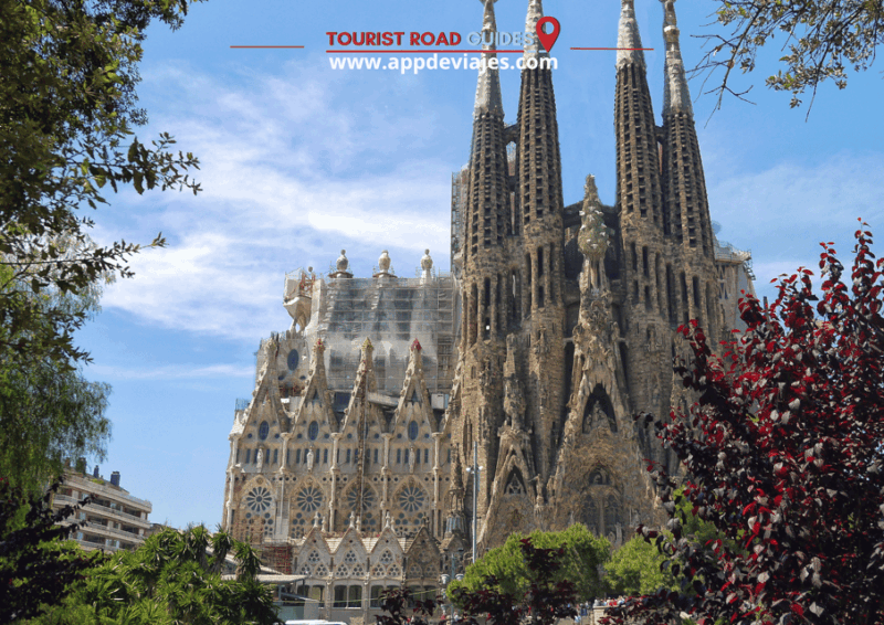 Barcelona: City Highlights Guided Walking Tour - Itinerary Details