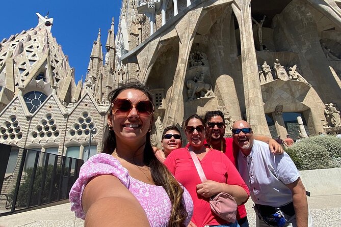 Barcelona City Tour, Gothic, Pedrera, Sagrada Familia, Park Güell - Montjuic Park Ascent