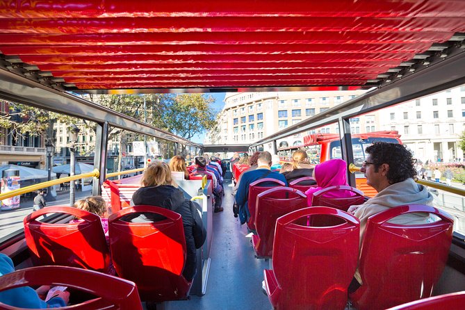 Barcelona City Tour Hop-On Hop-Off and Aquarium - Visiting the Aquarium
