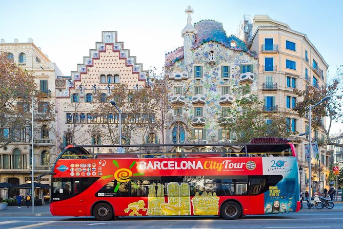 Barcelona City Tour Hop-On Hop-Off With Optional Catamaran - Tour Features