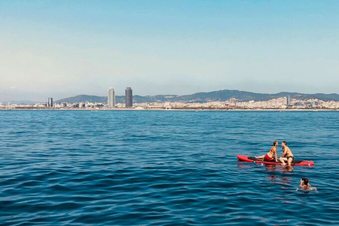 Barcelona: Coastline Boat Trip With Snacks and Cava - Tour Duration and Languages