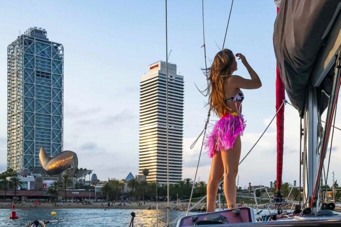 Barcelona: Coastline Boat Trip With Snacks and Cava - Booking and Cancellation Policy