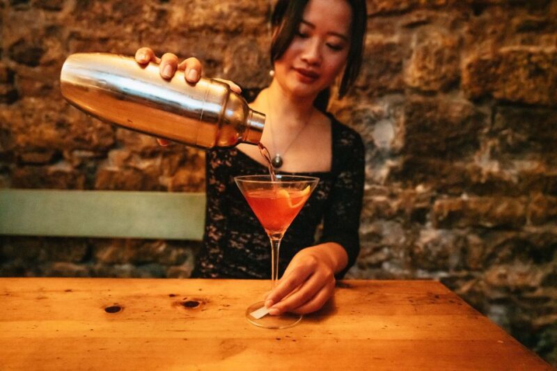 Barcelona: Cocktail Master Class by Mixologist With Tapas - Cocktail Making and Guidance