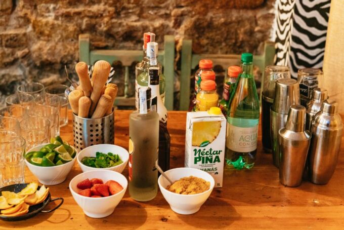 Barcelona: Cocktail Master Class by Mixologist With Tapas - Customer Ratings and Feedback