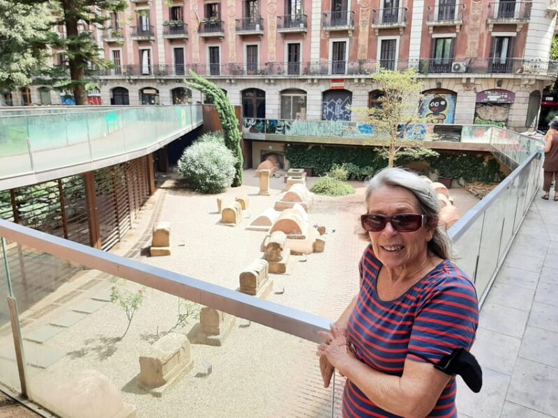 Barcelona: Curious Legends and Traditions of Old Town Tour - Key Points