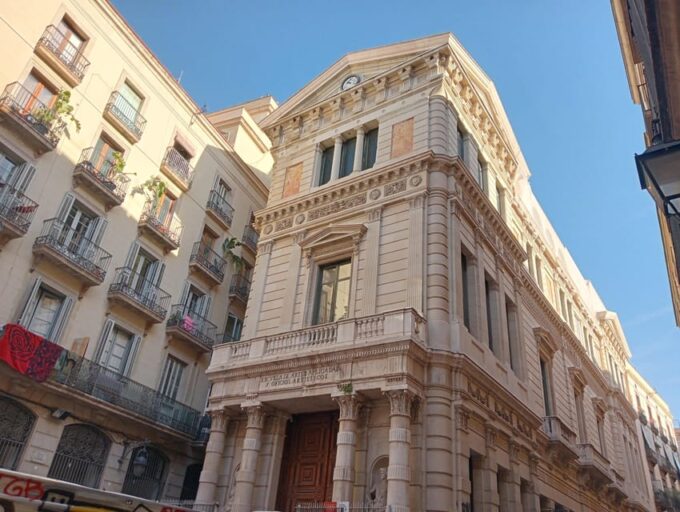Barcelona: Curious Legends and Traditions of Old Town Tour - Important Tips for Tour Participants
