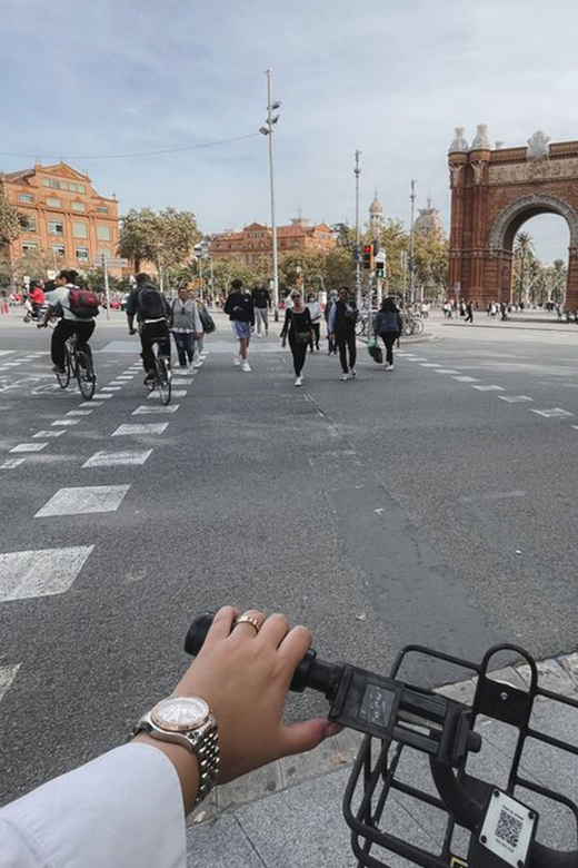 Barcelona: Customized Bike Tour of Cultural Highlights - Important Information