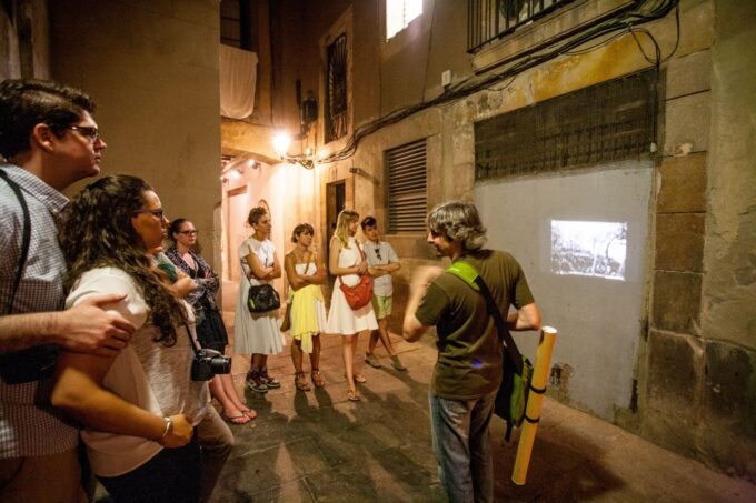Barcelona: Dark History Night Tour - Explore Medieval Neighborhoods