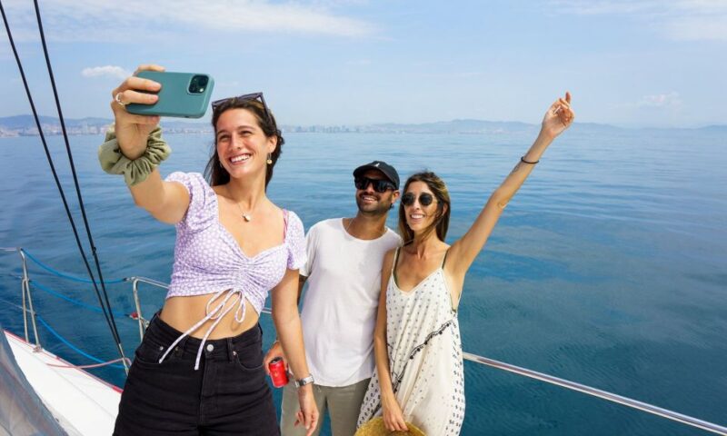 Barcelona: Daytime or Sunset Catamaran Cruise With Drink - Experience Highlights