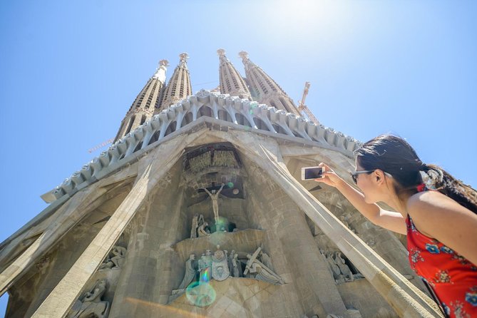 Barcelona E-Bike Gaudi Highlights or Bohemian Neighborhoods Small Group Tour - Meeting and Pickup Details