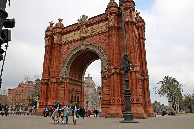 Barcelona E-Bike Tour: Montjuic Hill and Gothic Quarter - Inclusions and Highlights