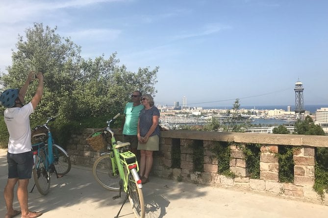 Barcelona E-Bike Tour: Montjuic Hill and Gothic Quarter - Discovering the Gothic Quarter