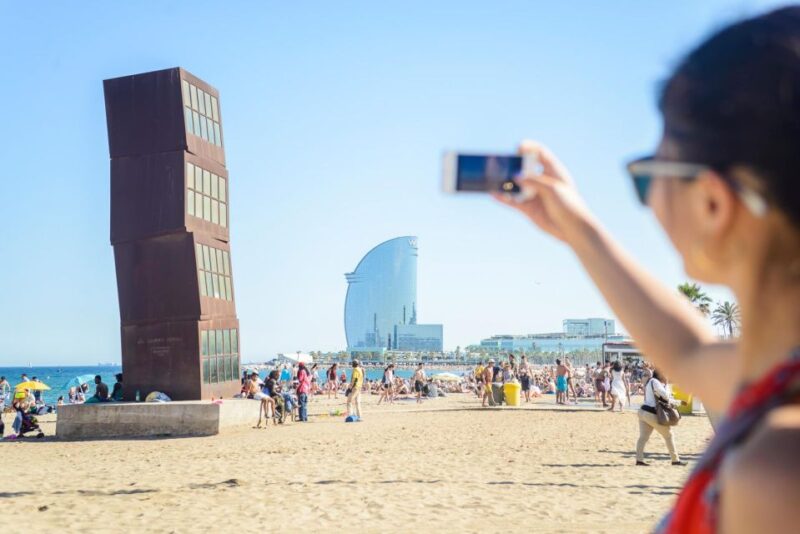 Barcelona Ebike Tour With Wine and Tapas Experience - Exploring Barcelonas Iconic Landmarks