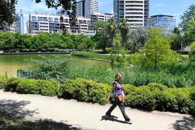 Barcelona: Electric Scooter Tour Along the Promenade and Parks - Experiencing the Vibrant Forum Park